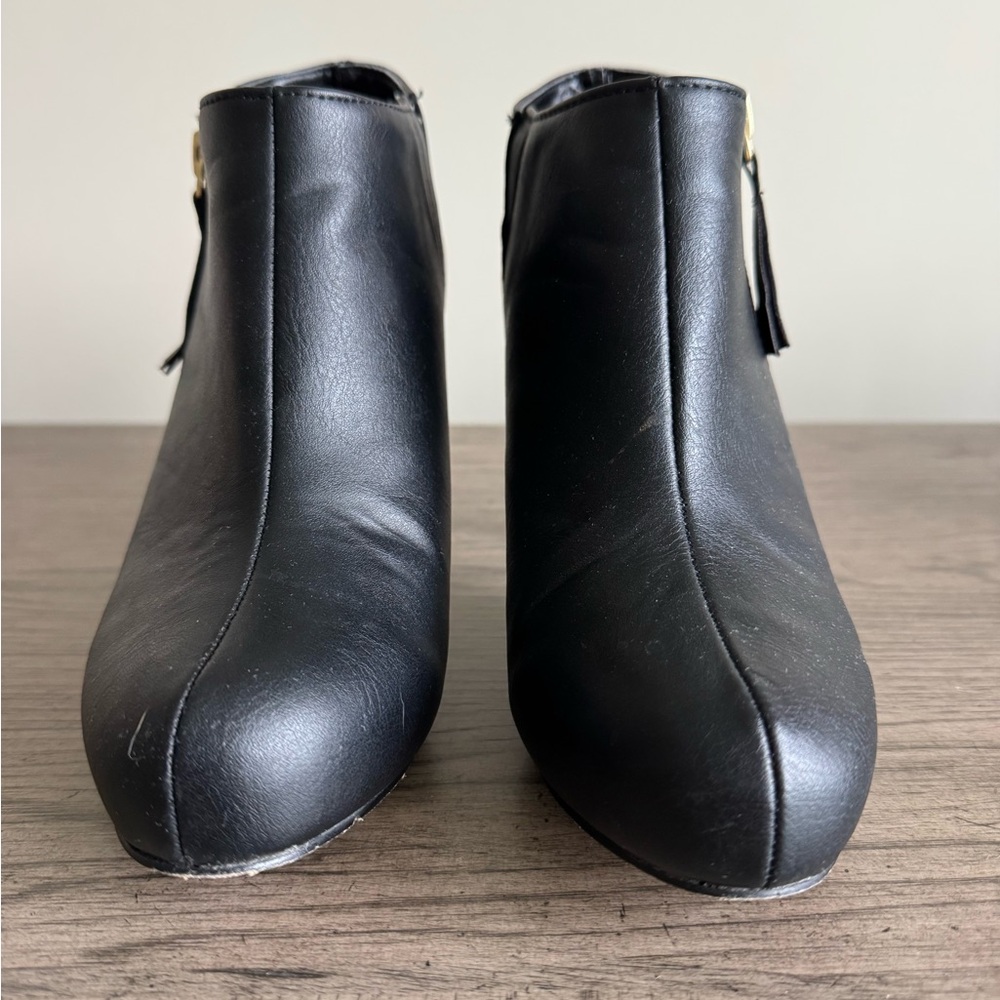 Madden Girl Black Ankle Boots EUC Booties Heeled Boots Ginger Faux Leather 7 - Picture 5 of 13